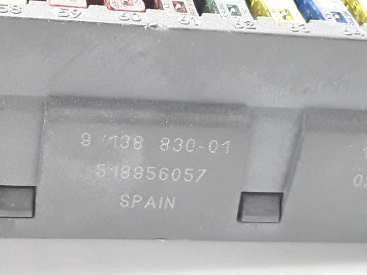BMW 5 E60 E61 (2004 - 2010)  9138830 Блок предохранителей