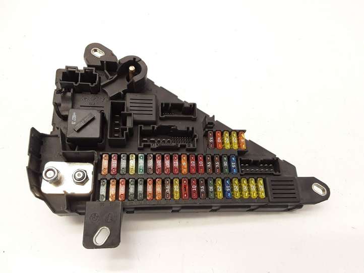 BMW 5 E60 E61 (2004 - 2010)  9138830 Блок предохранителей