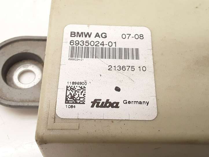 BMW 5 E60 E61 (2004 - 2010)  6935024 Усилитель антенны