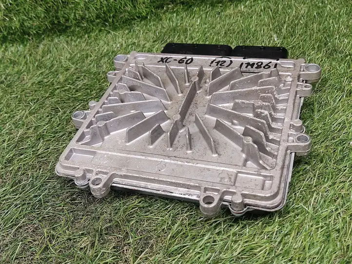 Volvo XC60 (2008 - 2013)  31336983 Блок управления двигателем ECU