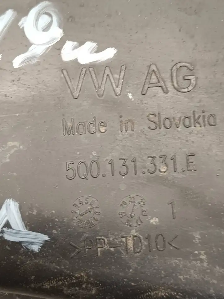 Volkswagen Golf VII (2013 - 2019) 5Q0131331E Крышка бака AdBlue — фото 3