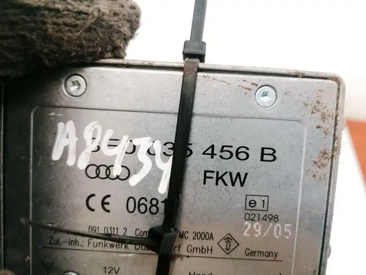 Audi A4 (2004 - 2009)  8E0035456E Блок управления антенной