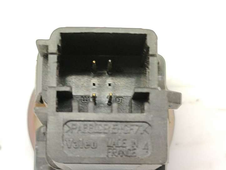Peugeot Partner (2002 - 2008)  9644845777 Включатель аварийных фонарей