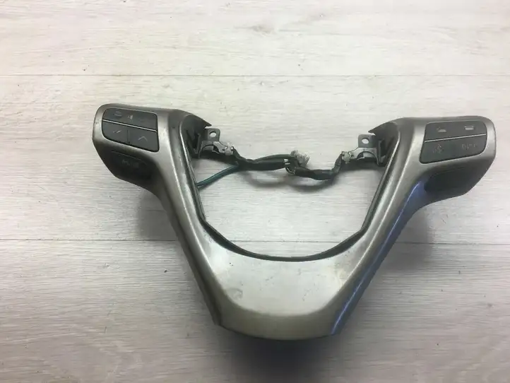 Toyota Avensis T270 (2009 - 2012) 4510005570D Кнопки на рулевом колесе — фото 1