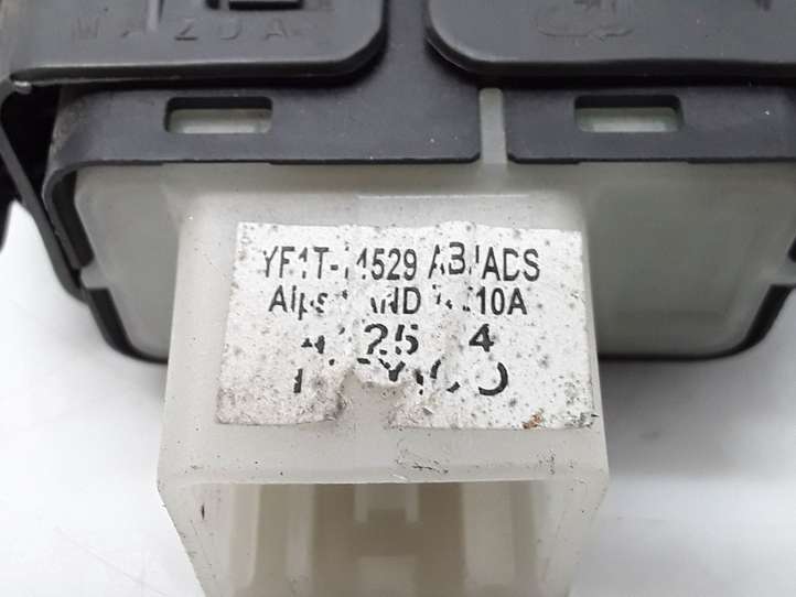 Mazda Tribute (2004 - 2007)  YL8414A567ACW Кнопка стеклоподъемников