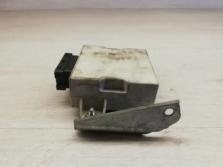 Toyota Corolla Verso E121 (2001 - 2004) 859400F010A Реле стеклоочистителей — фото 2