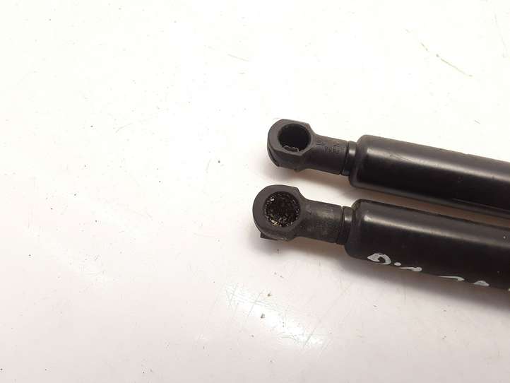 Mazda Tribute (2004 - 2007)  YL847842105BC Амортизатор крышки багажника