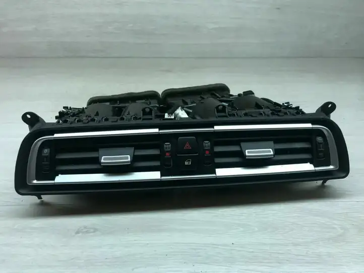 BMW 7 F01 (2008 - 2016) 9115859 Центральный воздушный дефлектор — фото 1