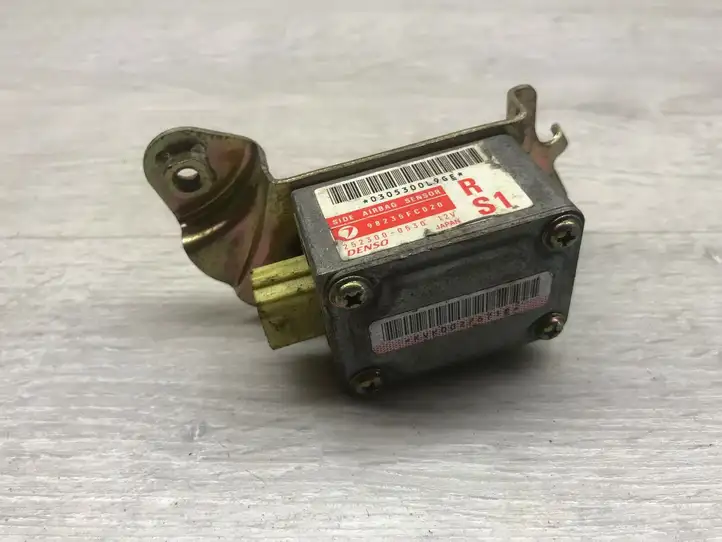 Subaru Forester SF (2000 - 2003) 98235FC020 Датчик удара SRS — фото 1