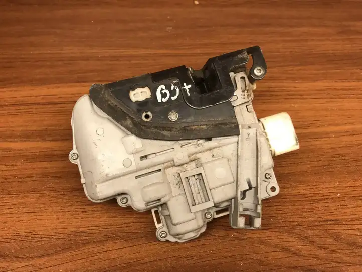 Volkswagen PASSAT B7 (2011 - 2014) CZ3C2837016A Замок задней двери — фото 1