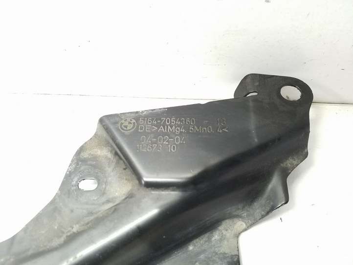 BMW 5 E60 E61 (2004 - 2010)  5164705436013 Верхняя часть панели радиаторов (телевизора)