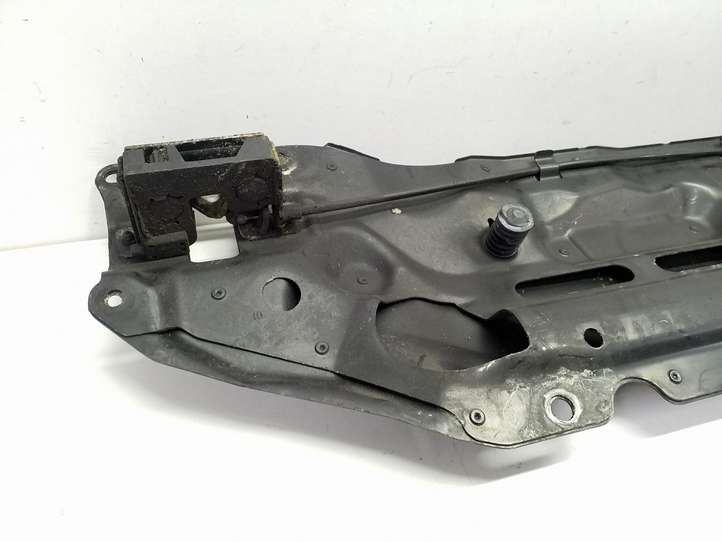 BMW 5 E60 E61 (2004 - 2010)  51647033741 Верхняя часть панели радиаторов (телевизора)