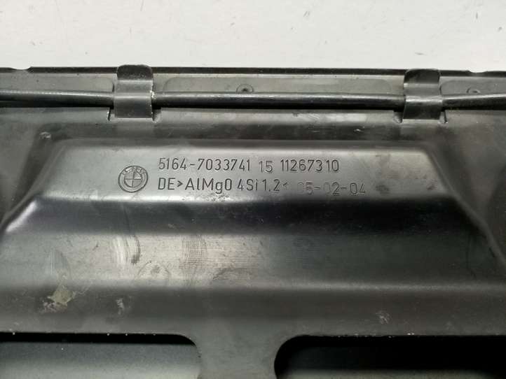 BMW 5 E60 E61 (2004 - 2010)  51647033741 Верхняя часть панели радиаторов (телевизора)
