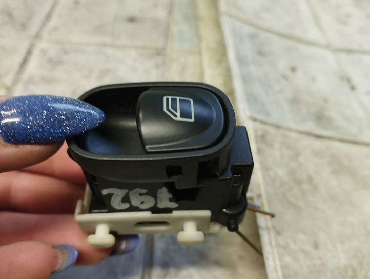 Mercedes-Benz C W203 (2000 - 2007)  A2038200210 Кнопка стеклоподъемников