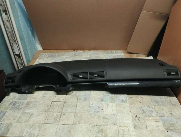 Audi A4 (2004 - 2009)  8E1857067A Панель