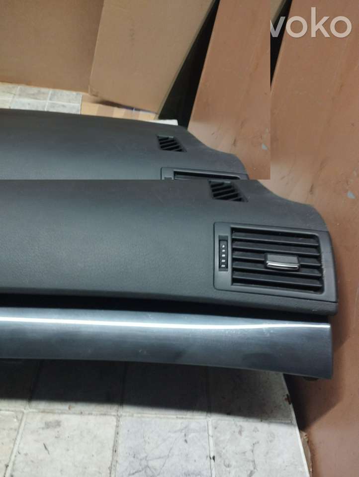 Audi A4 (2004 - 2009)  8E1857067A Панель