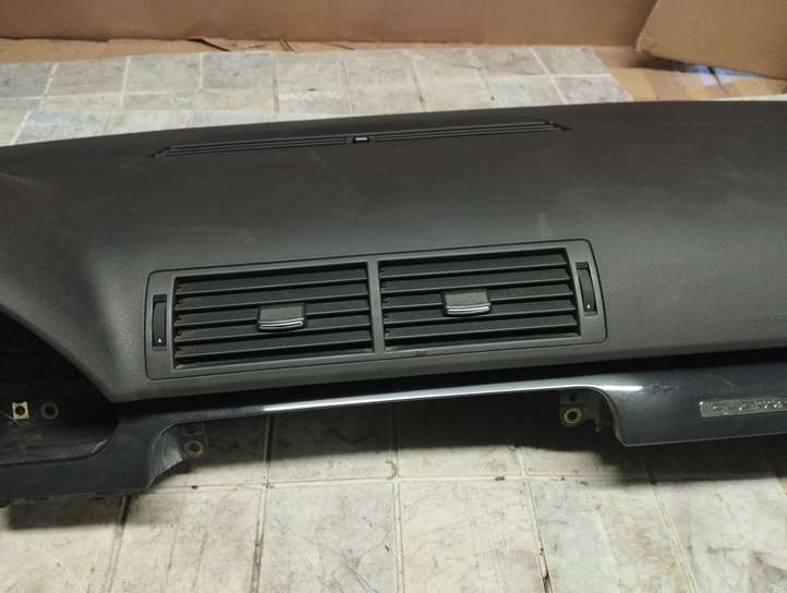 Audi A4 (2004 - 2009)  8E1857067A Панель