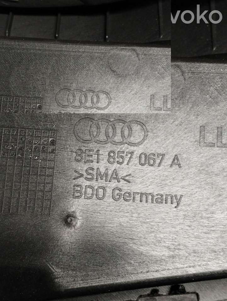 Audi A4 (2004 - 2009)  8E1857067A Панель