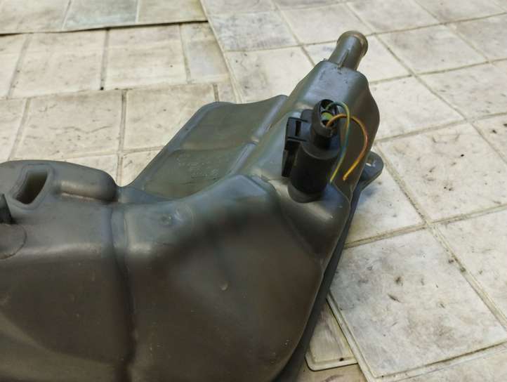Audi A4 (2000 - 2006)  8E0121403 Расширительный бачок охлаждающей жидкости
