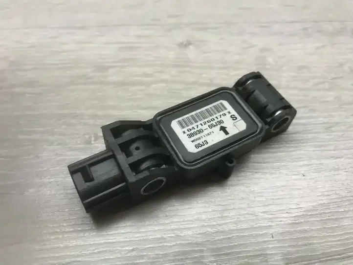 Suzuki Grand Vitara II (2005 - 2008) 3893065J30 Датчик удара SRS — фото 1