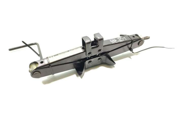 Toyota Avensis T250 (2006 - 2009)  09111-05031 Домкрат (данкрат)
