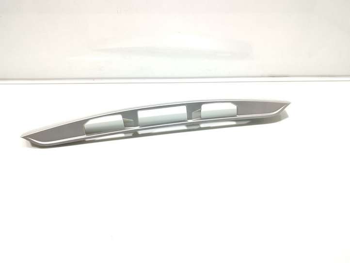 Mazda 6. (2005 - 2007)  GJ6L50811 Освещение номера