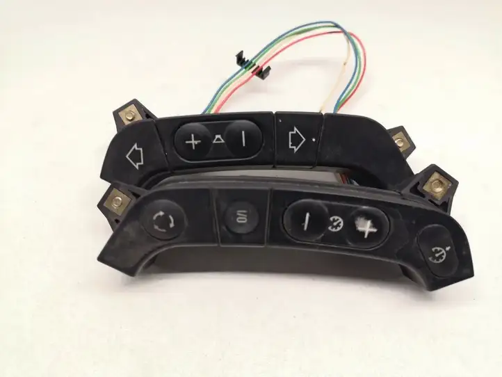 BMW 5 E39 (1996 - 2003) 03740355 Кнопки на рулевом колесе — фото 1