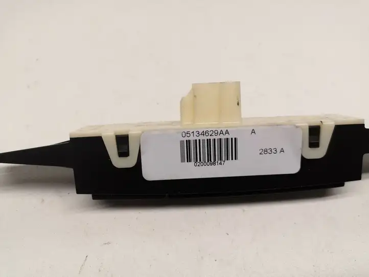 Dodge Caravan (2000 - 2007) 05134629AA Включатель аварийных фонарей — фото 2