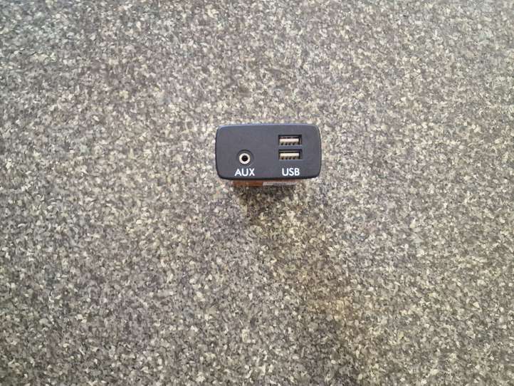 Subaru Legacy (2015 - 2017)   Разъем USB