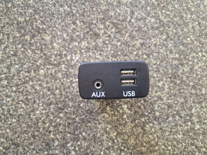 Subaru Legacy (2015 - 2017)   Разъем USB