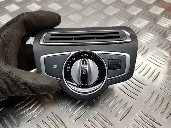 Mercedes-Benz C W205 (2014 - 2021) A2059057007 Включатель фонарей — фото 1