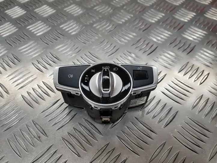 Mercedes-Benz C W205 (2014 - 2021) A2059057007 Включатель фонарей — фото 1