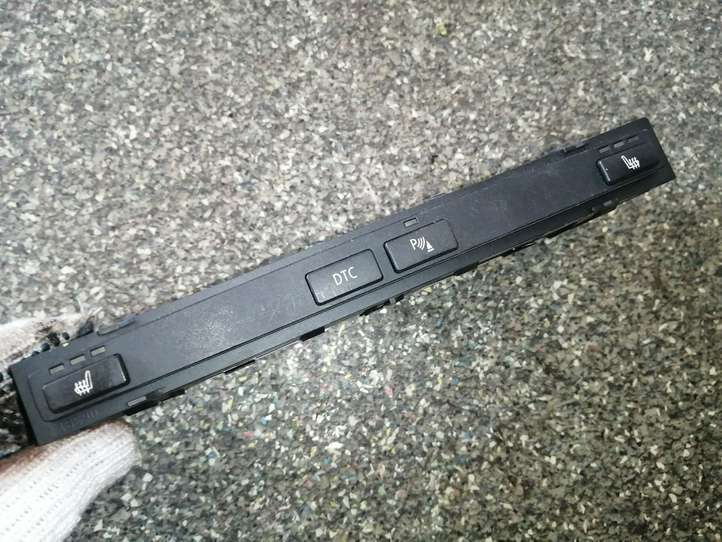 BMW 5 E60 E61 (2004 - 2010)  6952480 Включатель обогрева