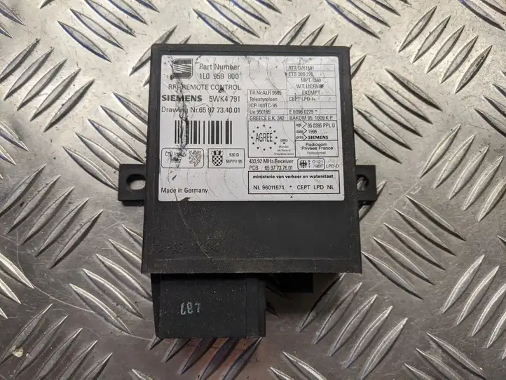 Seat Ibiza II (6k) (1999 - 2002) 1L0959800 Модуль комфорта — фото 1