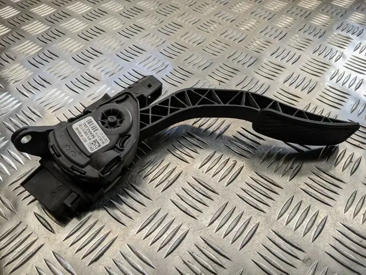 Ford Fiesta (2013 - 2017) 8v219f836ab Педаль акселератора — фото 4