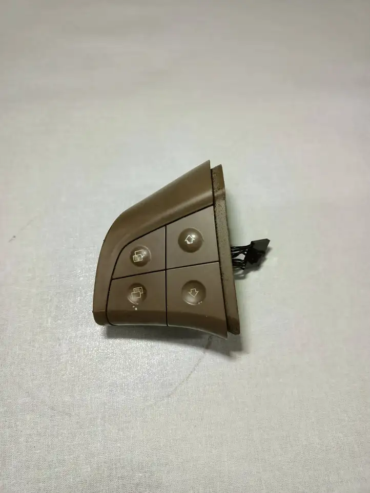 Mercedes-Benz R W251 (2005 - 2013) A164820791 Кнопки на рулевом колесе — фото 1