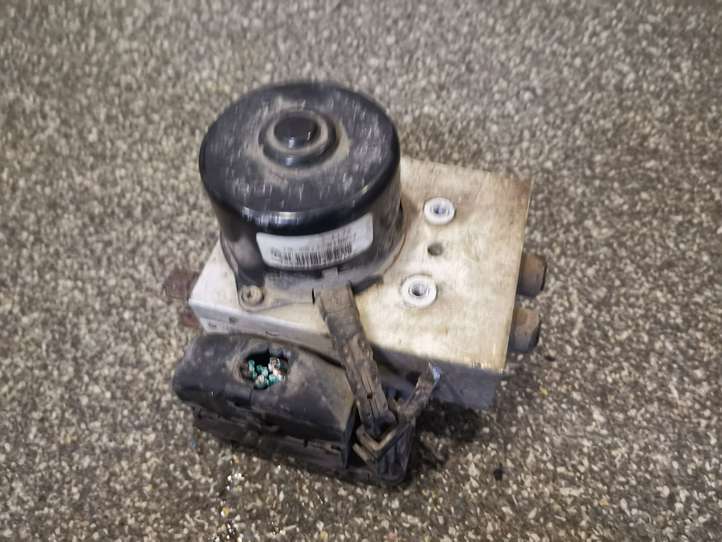 Chrysler Voyager (2001 - 2004)  04686704AA Блок ABS