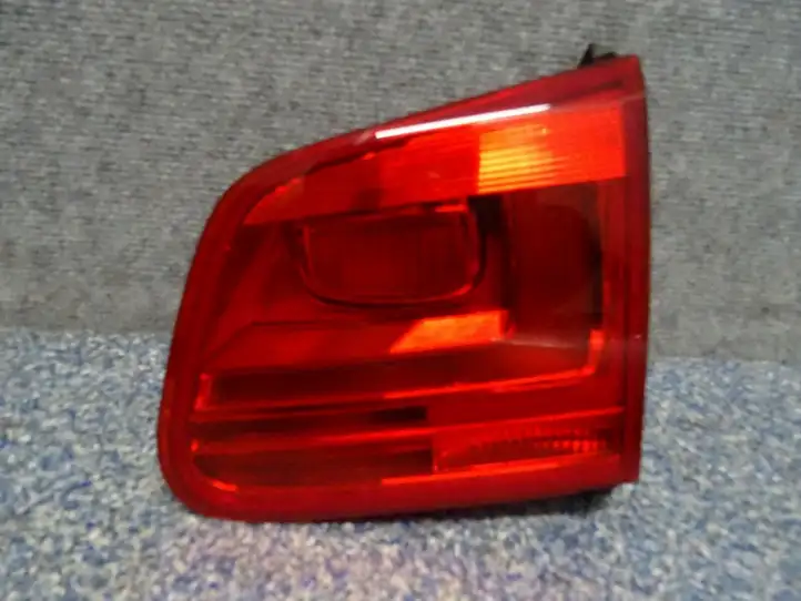 Volkswagen Tiguan (2011 - 2016) 5N0945094J Задний фонарь в крышке багажника — фото 1