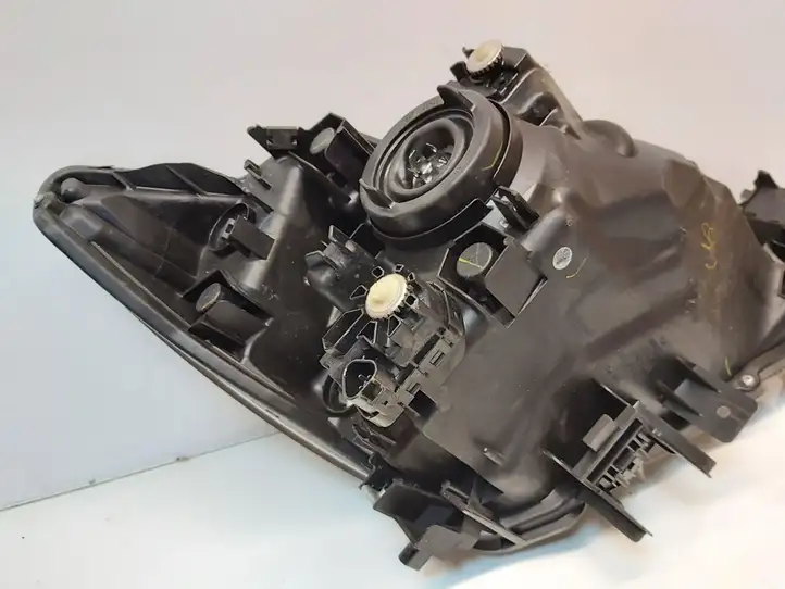 Mazda 2 (2014 - 2019) Передняя фара — фото 2