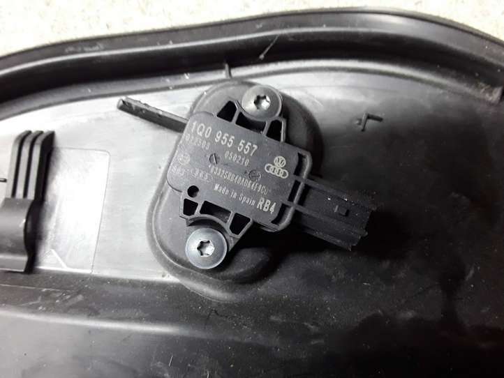 Volkswagen Polo (2009 - 2015)  6R4837915H Другая деталь отделки пере́дней дверей