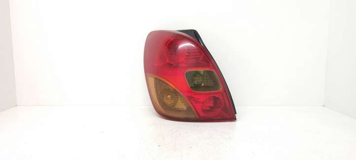 Toyota Corolla Verso E121 (2001 - 2004)  1827 Задний фонарь в кузове
