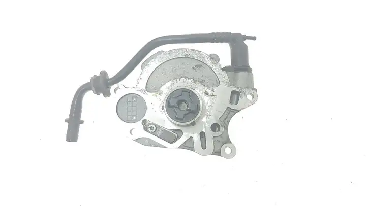 Volkswagen Polo V 6R (2009 - 2015) 03L145207 Вакуумный насос — фото 1