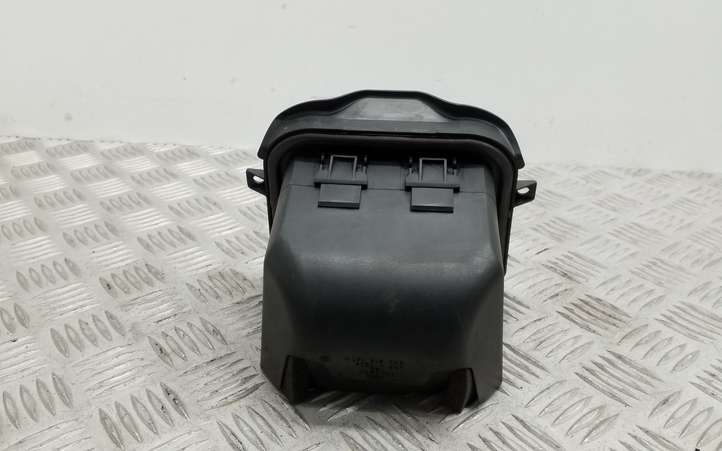 Audi Q5 (2008 - 2012)  8K0819161B Вентиляционная решётка