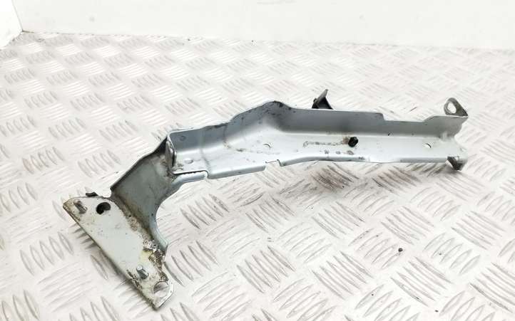 Audi A4 (2007 - 2011)  8K0821135C Держатель крыла