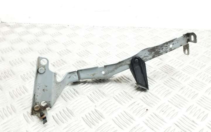 Audi A4 (2007 - 2011)  8K0821135C Держатель крыла