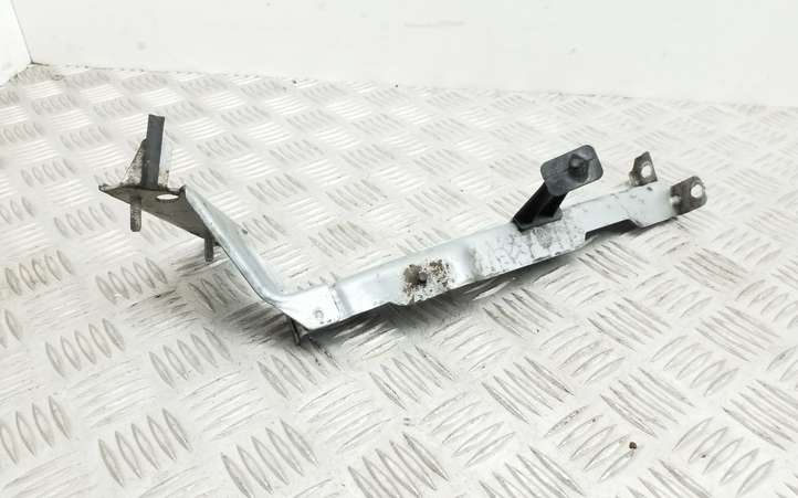 Audi A4 (2007 - 2011)  8K0821135C Держатель крыла