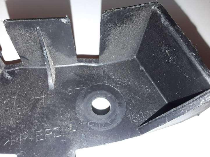 Land Rover Freelander (2006 - 2010)  6H5217A882A  Держатель заднего бампера (кронштейн)