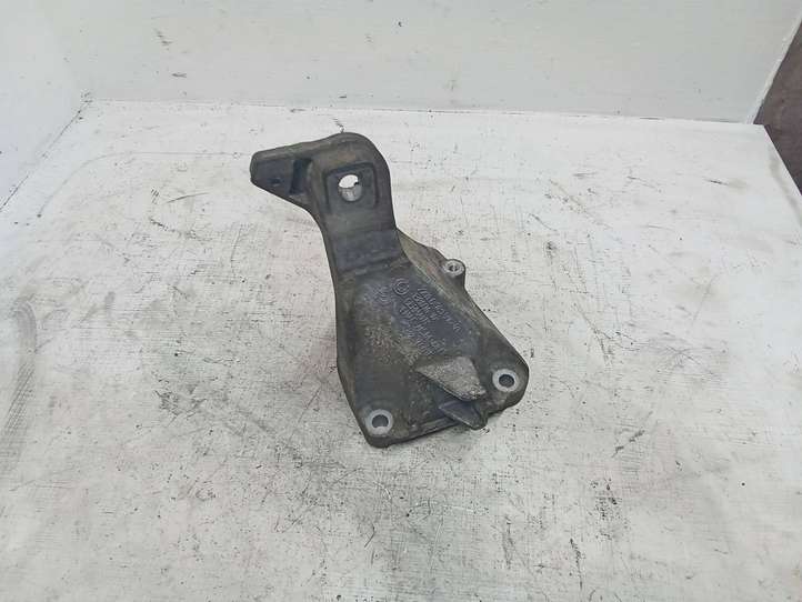BMW 3 E90 E91 (2005 - 2012)  2211678191601 Кронштейн