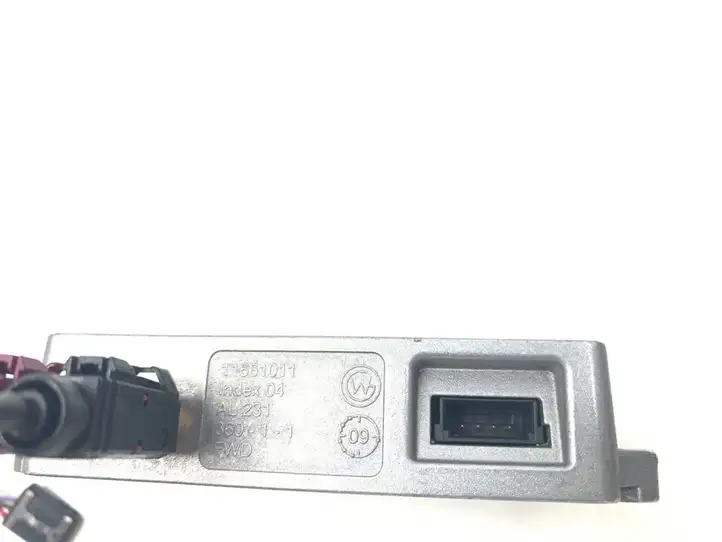 Audi A6 S6 C6 4F (2004 - 2008) 8J0035456A Усилитель антенны — фото 2