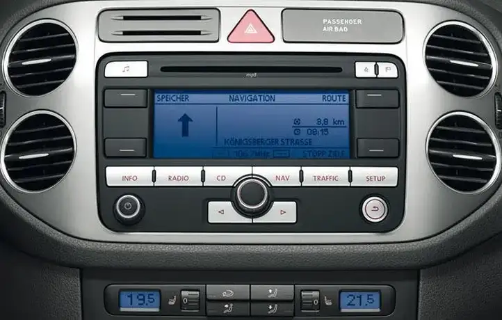 Volkswagen Touran I (2003 - 2010) 1K0035191D Магнитола / мультимедийная система — фото 1